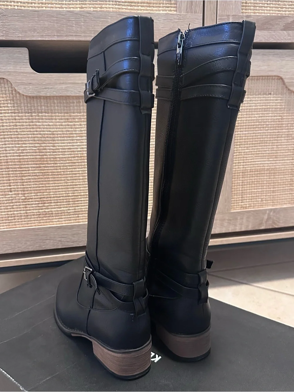Girls Kenneth Cole boots size 1